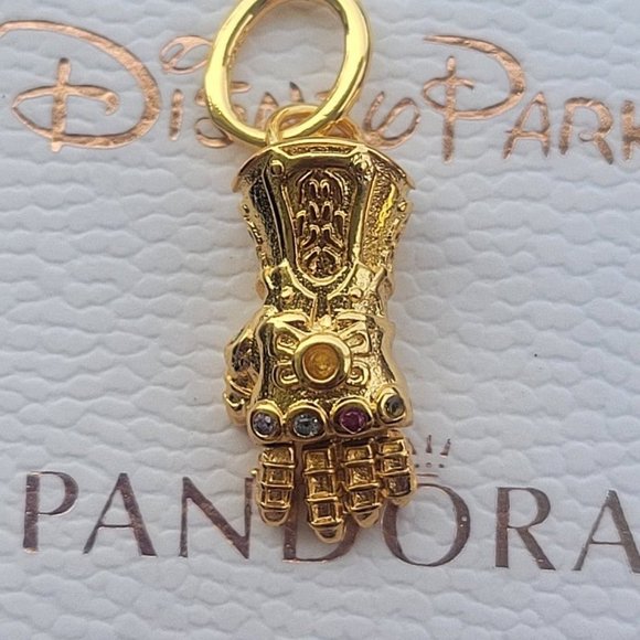 Pandora Marvel The Avengers Infinity Gauntlet Dangle Charm - Picture 2 of 5